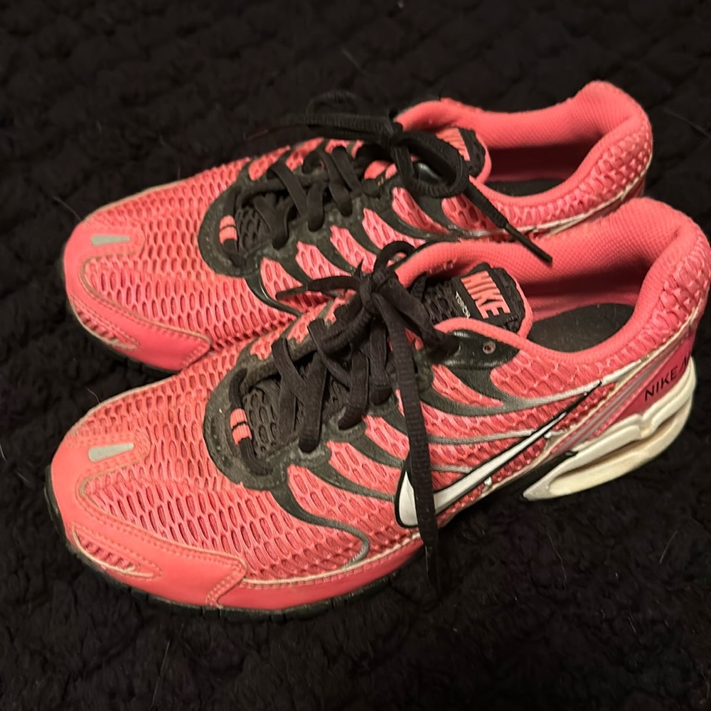 Nike size 7 Air Max pink with black